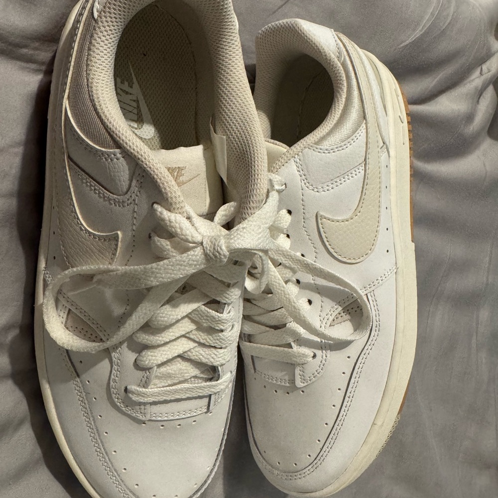 Nike Gamma Force Sneakers in White, Phantom Bone & Sand Drift, Size US Women 9 - Picture 6 of 7